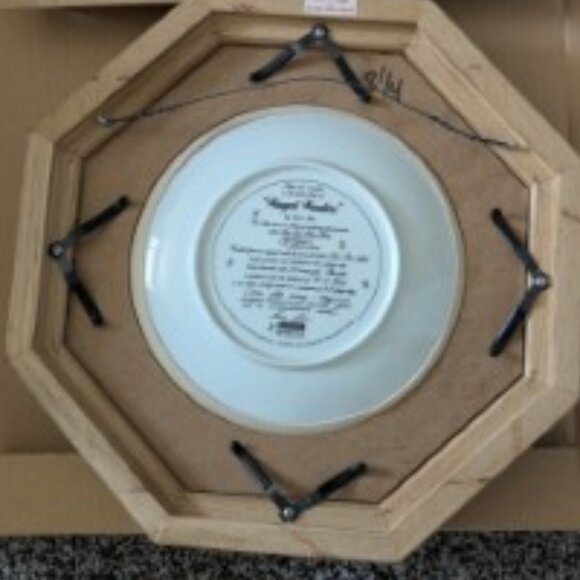 Framed Decorative Collector's plate. Framed - NEW - Picture 3 of 7